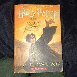 Paperback Harry Potter and the Deathly Hallows